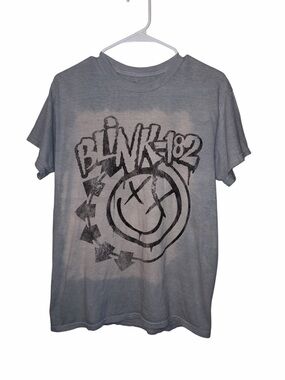 Blink-182 Graphic T-Shirt Size Medium Goody Two Sleeves
